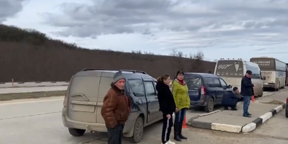 Aproape o mie de persoane blocate de poliție la Cimișlia, ca să nu ajungă la protestul din Chișinău: „Regimul încalcă drepturile cetățenilor”